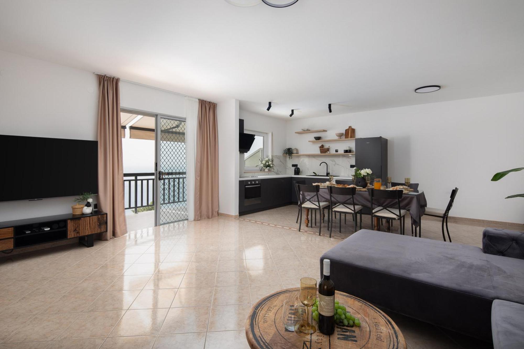 Bella Figura Apartments - Heated Pool Омиш Экстерьер фото