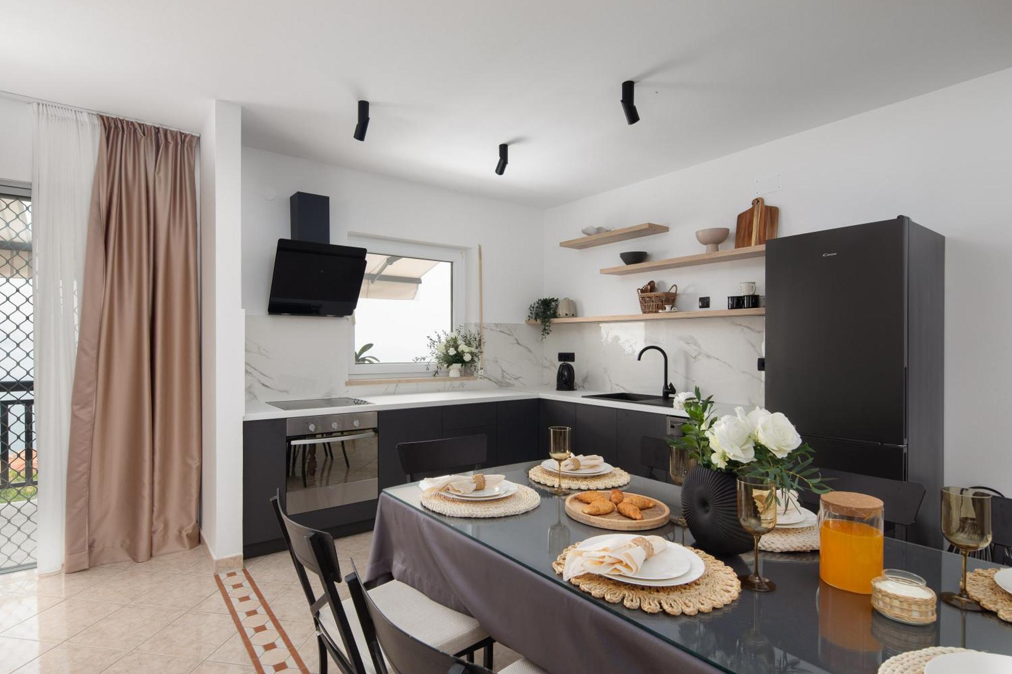 Bella Figura Apartments - Heated Pool Омиш Экстерьер фото