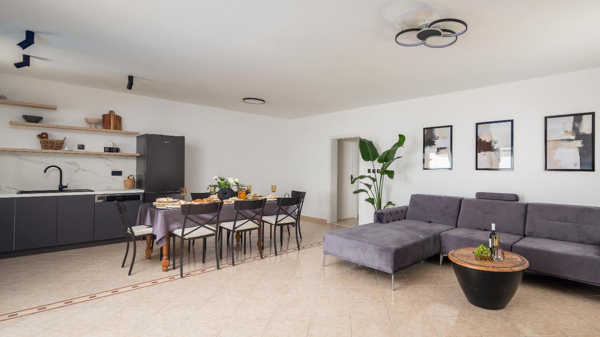 Bella Figura Apartments - Heated Pool Омиш Экстерьер фото
