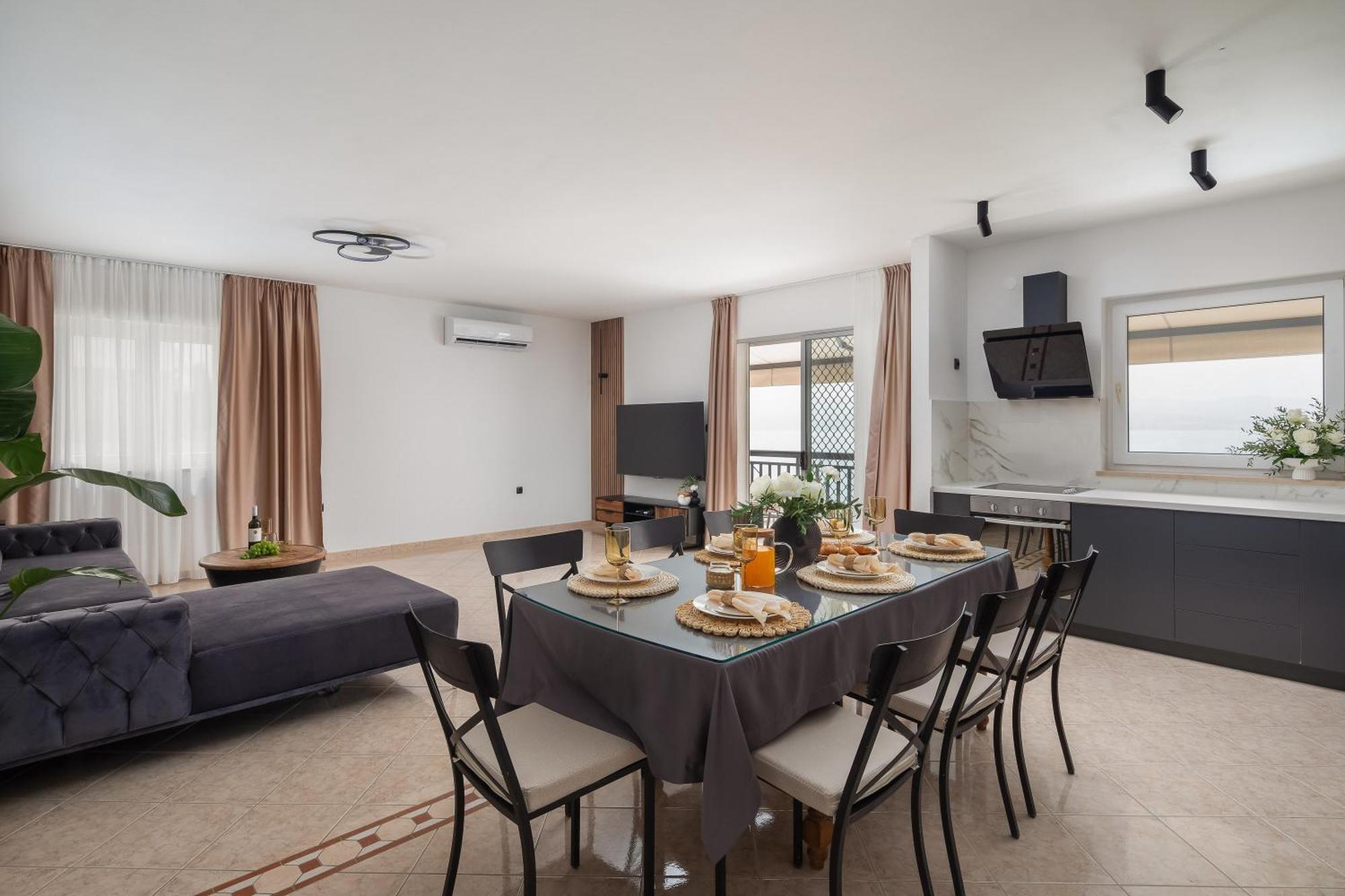 Bella Figura Apartments - Heated Pool Омиш Экстерьер фото