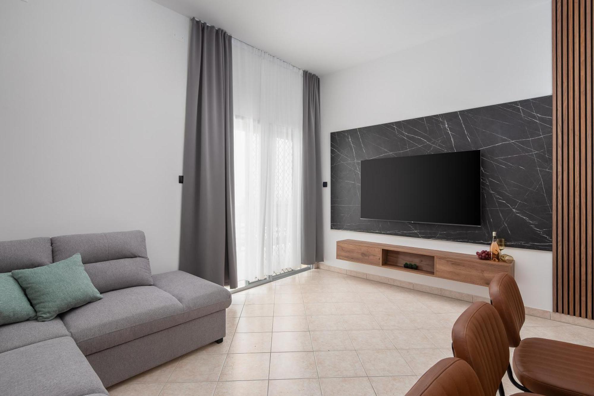 Bella Figura Apartments - Heated Pool Омиш Экстерьер фото
