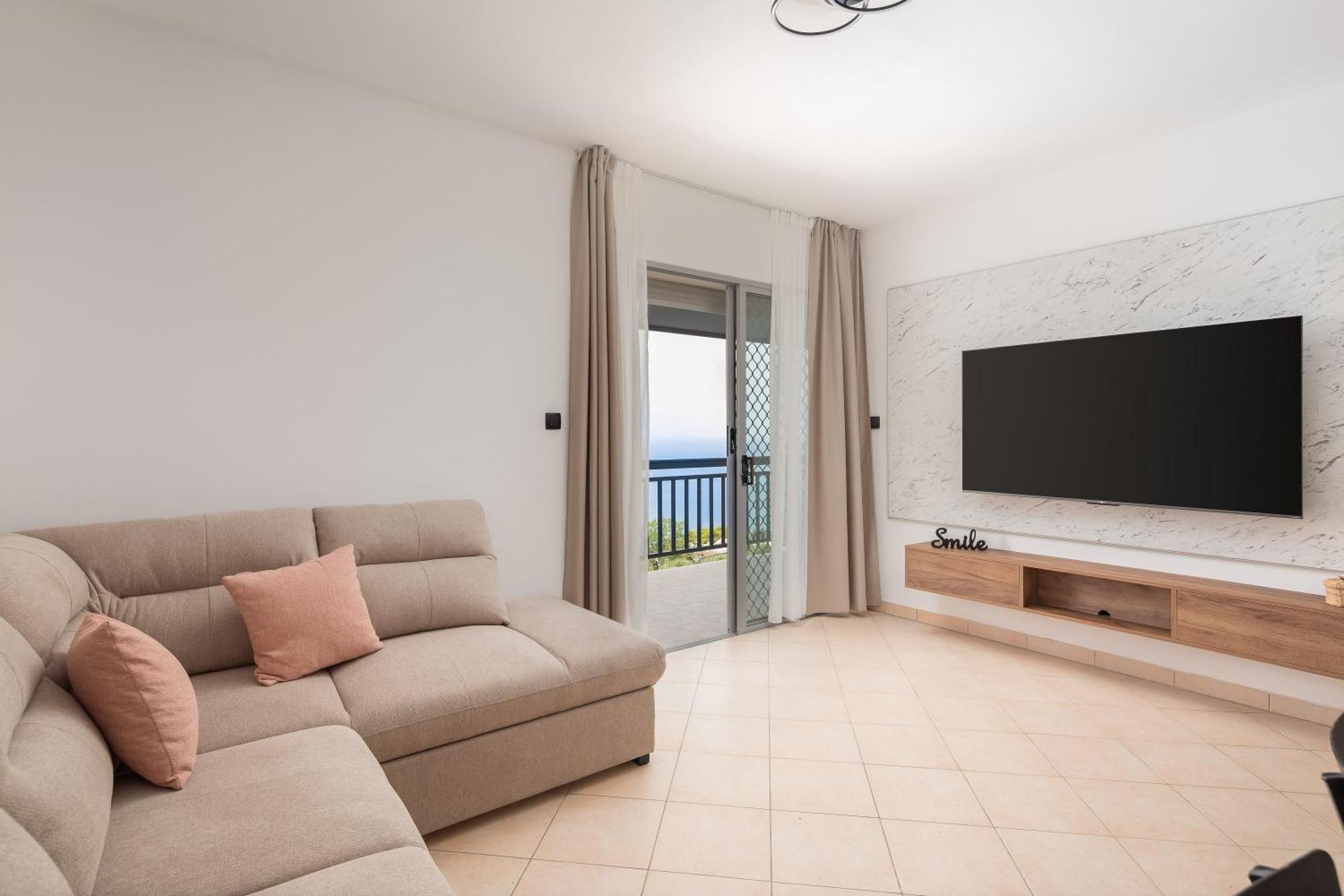 Bella Figura Apartments - Heated Pool Омиш Экстерьер фото