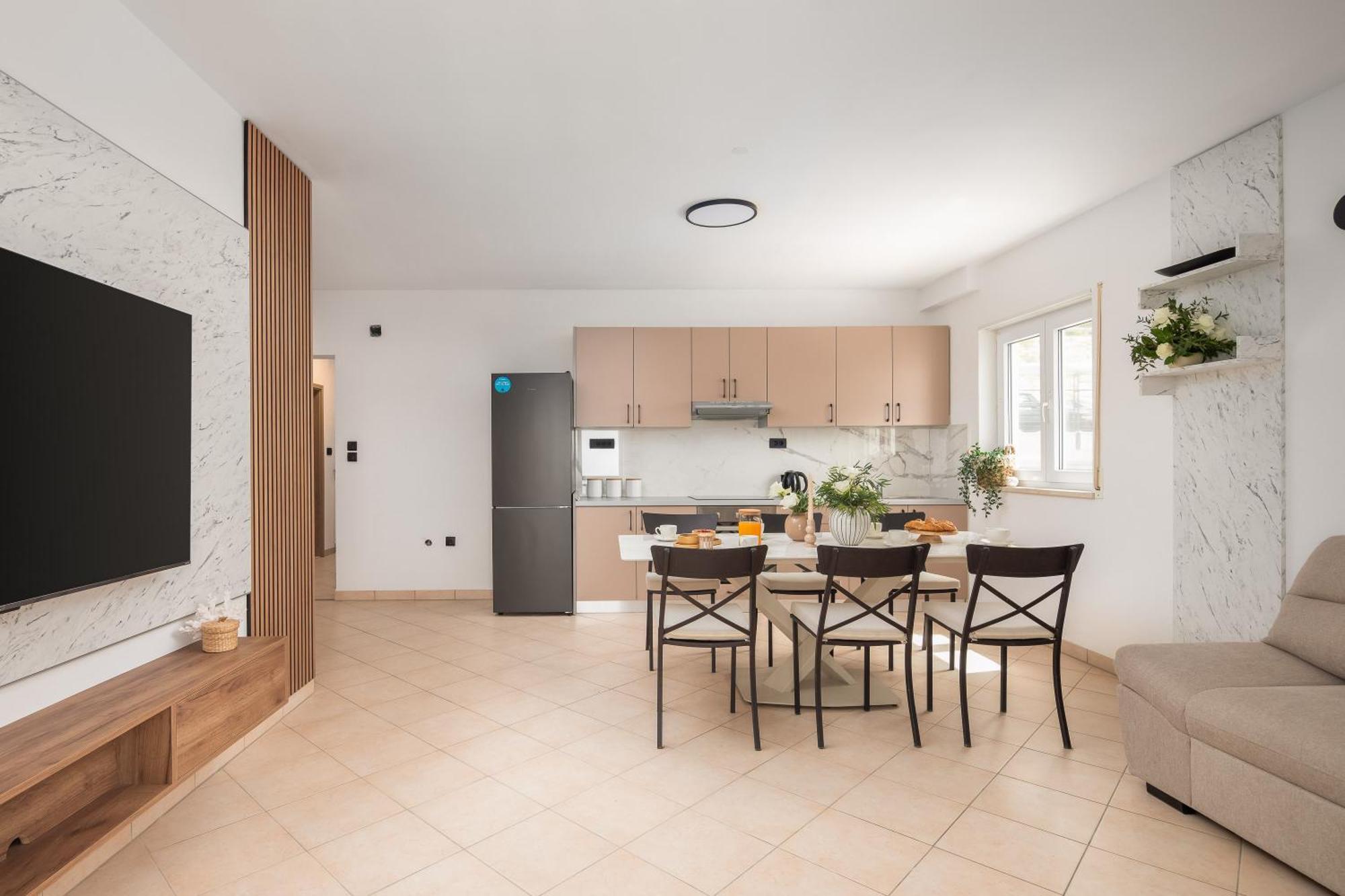 Bella Figura Apartments - Heated Pool Омиш Экстерьер фото