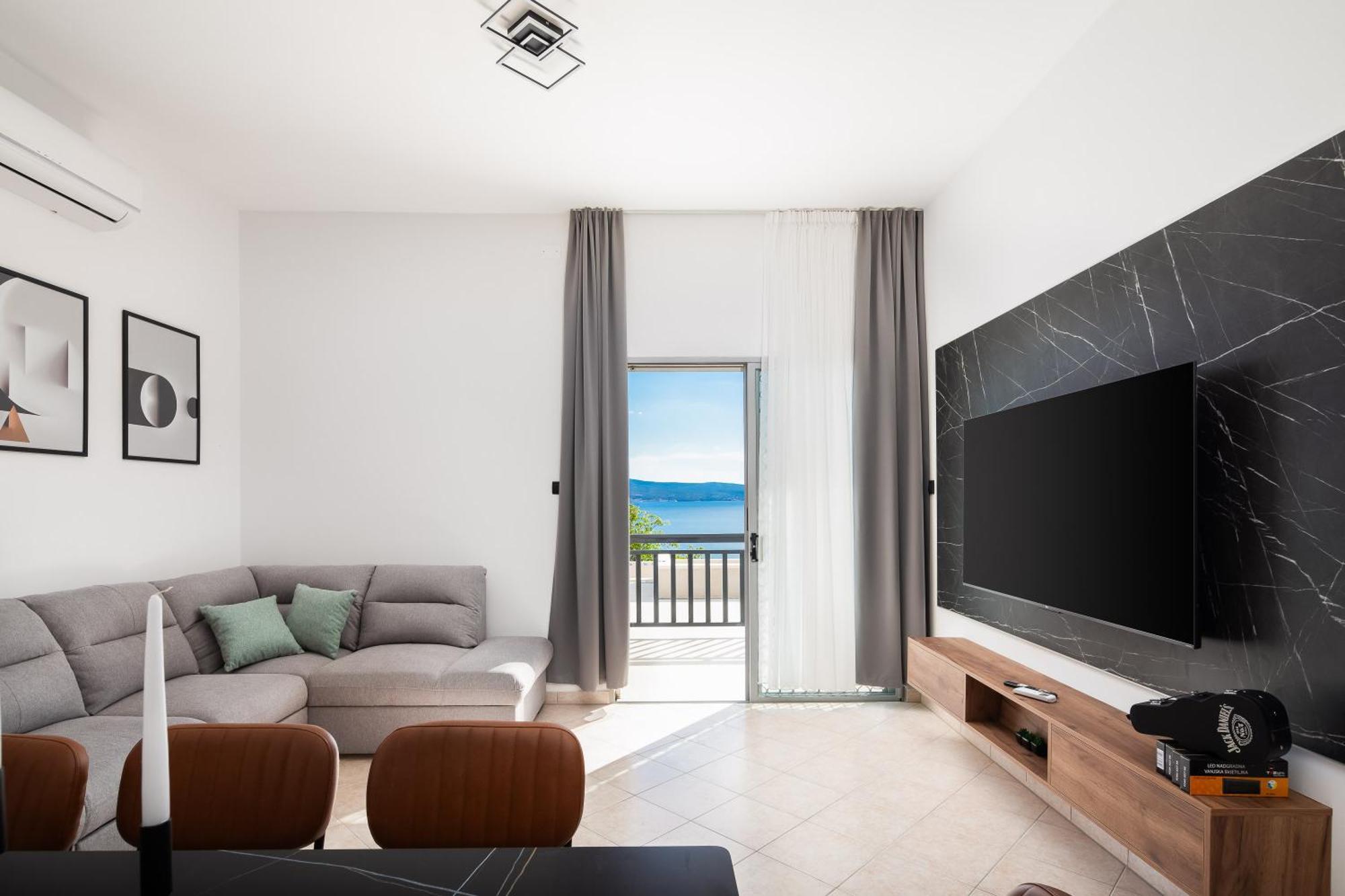Bella Figura Apartments - Heated Pool Омиш Экстерьер фото