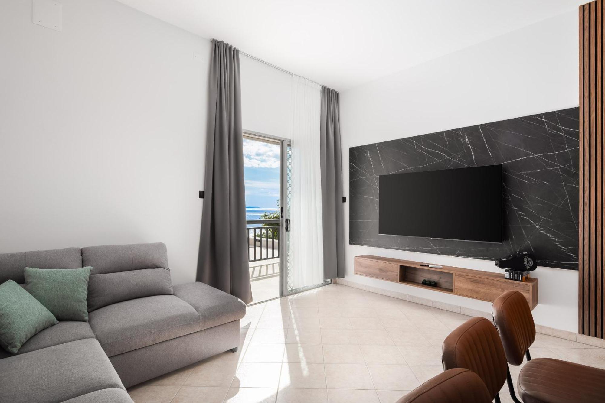Bella Figura Apartments - Heated Pool Омиш Экстерьер фото