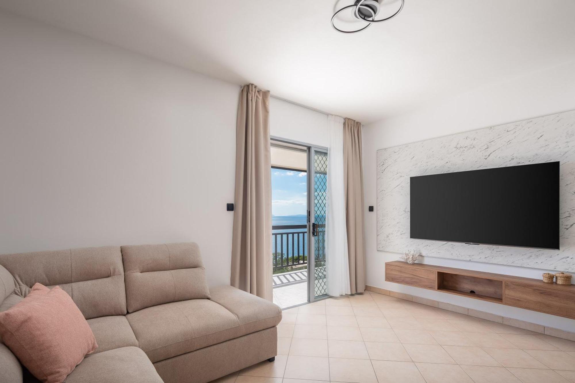 Bella Figura Apartments - Heated Pool Омиш Экстерьер фото