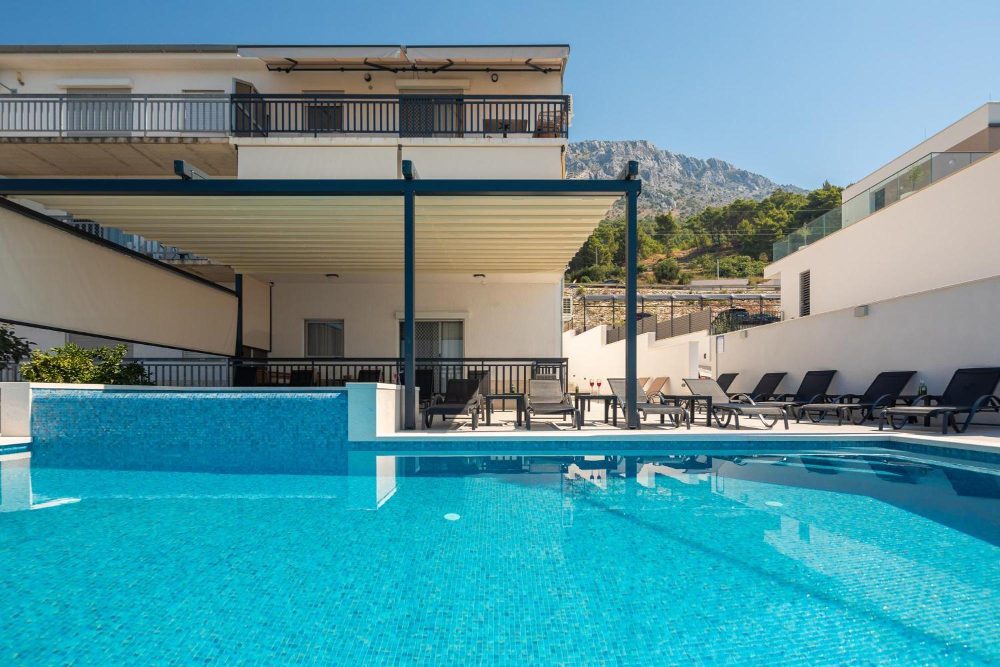 Bella Figura Apartments - Heated Pool Омиш Экстерьер фото
