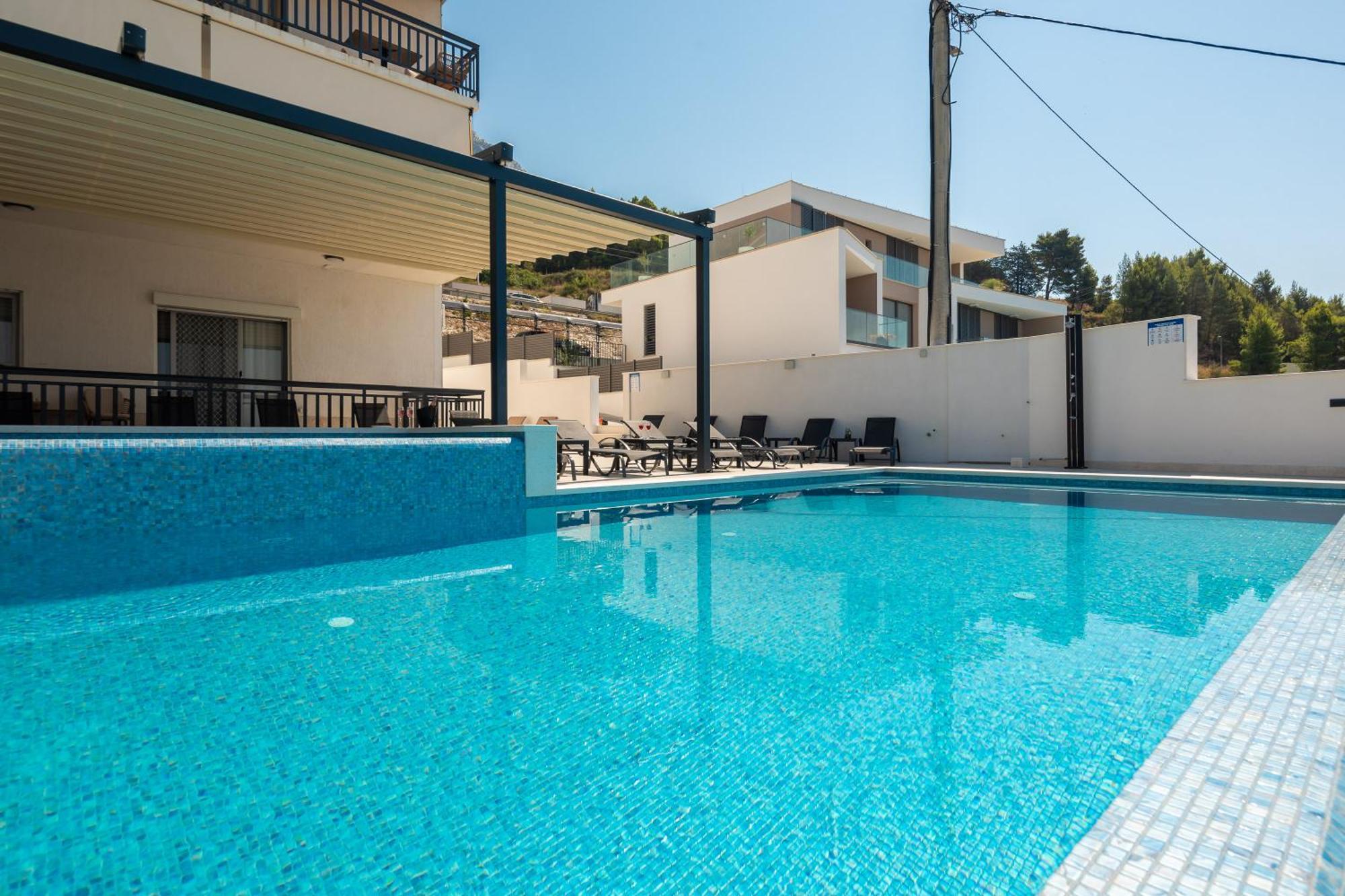 Bella Figura Apartments - Heated Pool Омиш Экстерьер фото